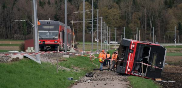 Ελβετία: Τραυματίες από εκτροχιασμούς δύο τρένων