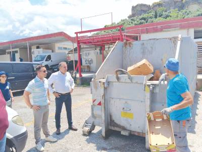 Press container για ανακύκλωση στην Κεντρική Αγορά Καλαμάτας (βίντεο)