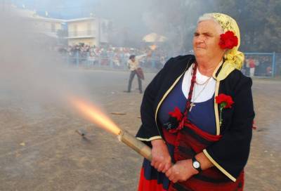 Καλαμάτα: Κηδεύτηκε η “Μπουμπουλίνα” του σαϊτοπόλεμου Αντωνία Μπιρμπίλη