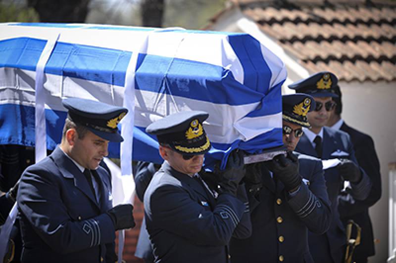 Στην ιδιαίτερη πατρίδα του το Μορφοβούνι Καρδίτσας κηδεύτηκε σήμερα ο σμηναγός Γιώργος Μπαλταδώρος