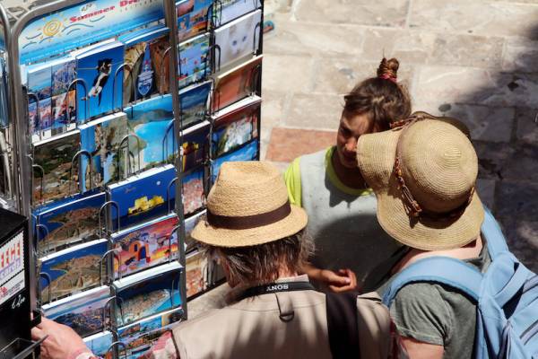 Χαμηλά ο τουρισμός στην Πελοπόννησο και το 2021, σύμφωνα με την ετήσια έκθεση του ΙΝΣΕΤΕ