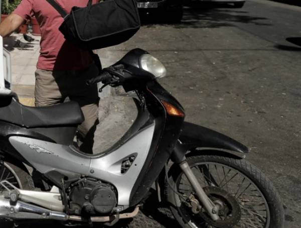 Ο καύσωνας Κλέων «κόβει» τα delivery από τις 12 μέχρι τις 5 το μεσημέρι
