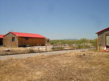 Θα κατεδαφιστούν στην Αγ. Τριάδα 65 αυθαίρετα κτίσματα τσιγγάνων