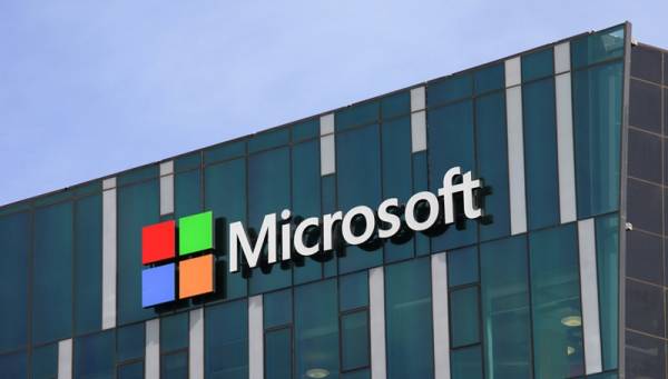 Microsoft: Μήνυση από πρώην υπαλλήλους της