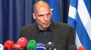 Βαρουφάκης: την απόφαση για τη συμφωνία πρέπει να την λάβει το «50+1» του ελληνικού λαού
