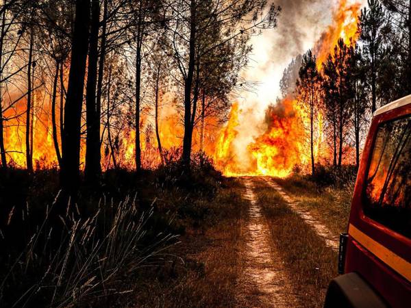 Γαλλία-Πυρκαγιές: Οριοθετήθηκε η μεγάλη δασική πυρκαγιά στην Αρντές