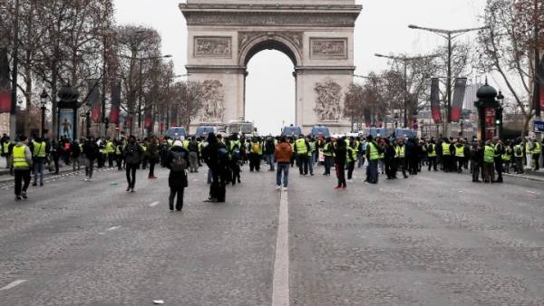 1000 οι διαδηλωτές στο Παρίσι - 60 προσαγωγές