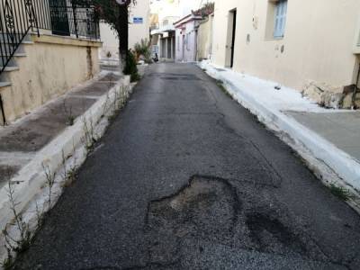 Λακκούβες στη Μανιακίου