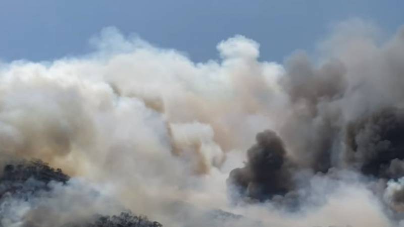 Πυρκαγιά στην Κόρινθο: Πολλές διάσπαρτες εστίες, εκκενώνεται ένας ακόμη οικισμός