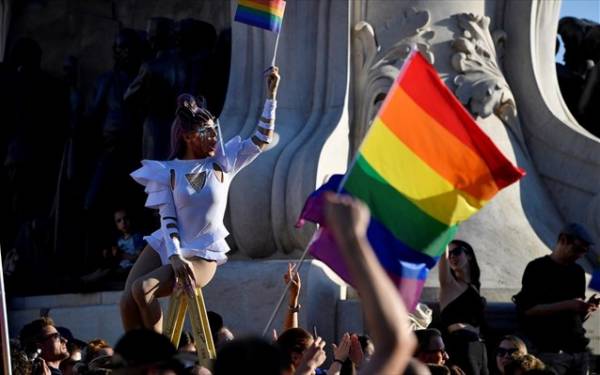 Ουγγαρία: Απαγορεύει με νόμο την «προώθηση» της ομοφυλοφιλίας σε ανήλικους