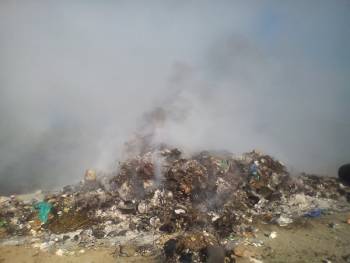 Ντουμάνια από τη χωματερή έπνιξαν τα Φιλιατρά