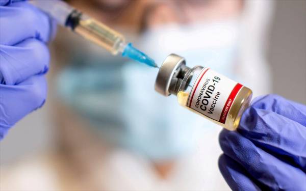 Covid-19: Η Ουκρανία δίνει δωρεάν smartphone για τους άνω των 60 που εμβολιάστηκαν