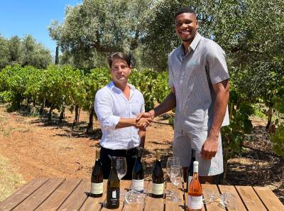 Οι Αντετοκούνμπο μέτοχοι στα Ελληνικά Οινοποιεία - Επενδύουν με την ΤΕΜΕΣ για ανάπτυξη των αμπελώνων Navarino Vineyards