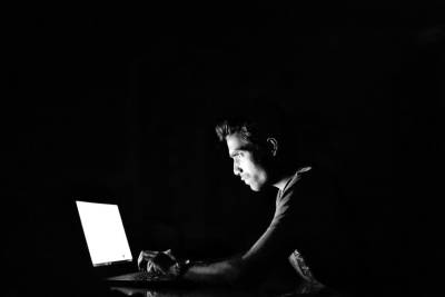 Νέος ιός Stealerium: Καταγράφει χρήστες πορνό μέσω κάμερας web οι οποίοι εν συνεχεία εκβιάζονται!