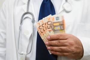 ΣΔΟΕ: Οργιο φοροδιαφυγής από γιατρούς, δικηγόρους και αγρότες
