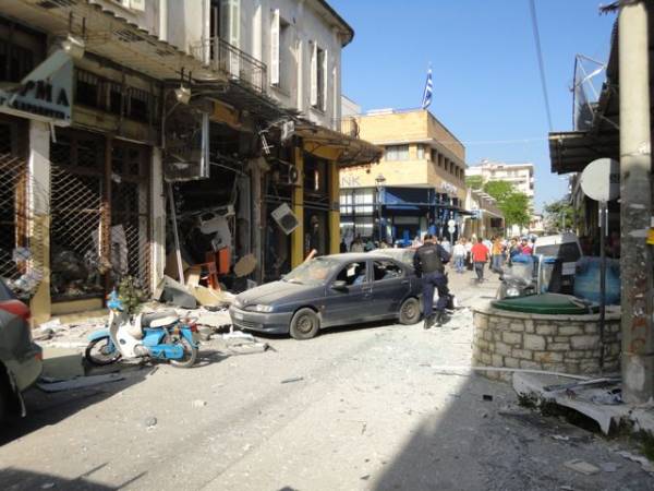 Εκρηξη στην οδό Κολοκοτρώνη στο κέντρο της Καλαμάτας (νέες φωτογραφίες και βίντεο)