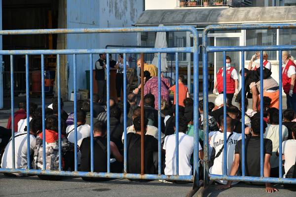 Ερευνα για τους διακινητές των 64 μεταναστών, που διασώθηκαν χθες στην Καλαμάτα - Υποπτοι 2 Μαροκινοί