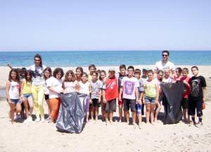 Μαθητές καθάρισαν την παραλία Αϊ - Λαγούδη στην Κυπαρισσία
