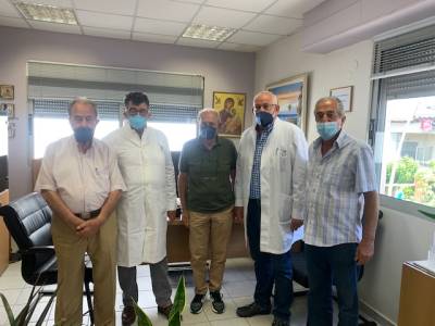 Διαμαρτυρία στη ΔΟΥ Καλαμάτας για αναγκαστικές κατασχέσεις