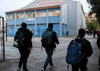 Τριών Ιεραρχών: Καταργείται η αργία για τα φροντιστήρια και τα κέντρα ξένων γλωσσών