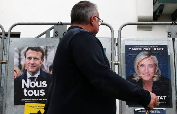 Γαλλία: Οι κρίσιμες προεδρικές εκλογές δείχνουν σκληρή μάχη μεταξύ Μακρόν και Λεπέν