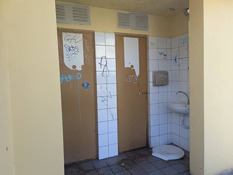 Κλειδωμένες πόρτες