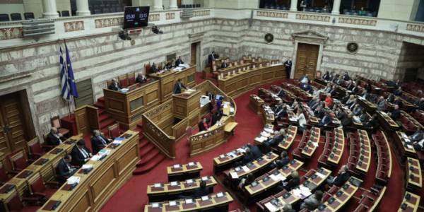 Βουλή: Υπερψηφίστηκε με 163 ψήφους ο νέος εκλογικός νόμος