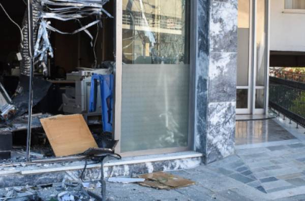 Θεσσαλονίκη: Εβαλαν εκρηκτικό μηχανισμό σε ΑΤΜ - Πήραν τα χρήματα και έφυγαν με μηχανή