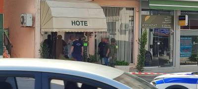 Σε εξέλιξη η απομάκρυνση των χειροβομβίδων από το παλιό κτήριο στην Κυπαρισσία