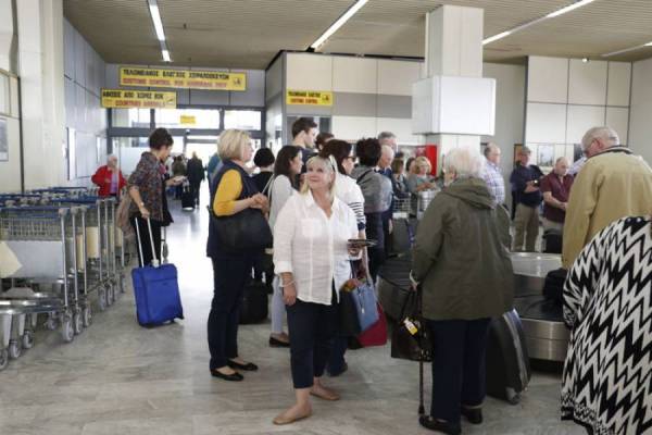Ο Τατούλης διεκδικεί τώρα το Αεροδρόμιο Καλαμάτας