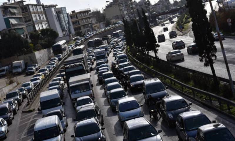 ΕΛΣΤΑΤ: Εκτοξεύτηκαν κατά 355,3% οι πωλήσεις των αυτοκινήτων τον Απρίλιο