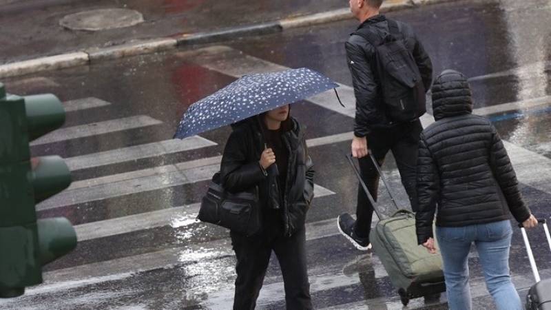 Βροχές και καταιγίδες στις περισσότερες περιοχές της χώρας (Βίντεο)