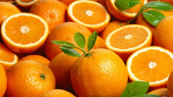 Διανομή πορτοκαλιών σε φτωχούς της Τριφυλίας