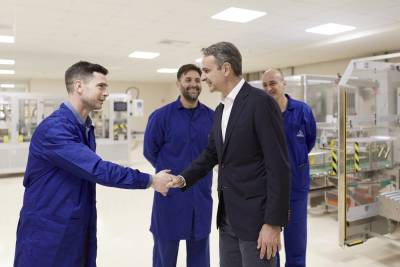 Στις φαρμακοβιομηχανίες στην Τρίπολη χθες ο Μητσοτάκης