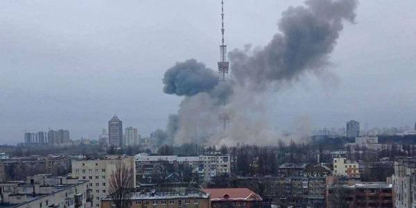 Πόλεμος στην Ουκρανία: Χτυπήθηκε ο πύργος τηλεπικοινωνιών στο Κίεβο (βίντεο)
