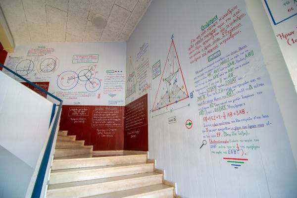«Ο τοίχος διδάσκει»: Το πρόγραμμα δράσης του 5ου ΓΕΛ Καλαμάτας κερδίζει τις εντυπώσεις (Φωτογραφίες)