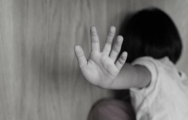 Σοκ στη Λιβαδειά: 14χρονη καταγγέλλει βιασμό από φίλο του πατέρα της