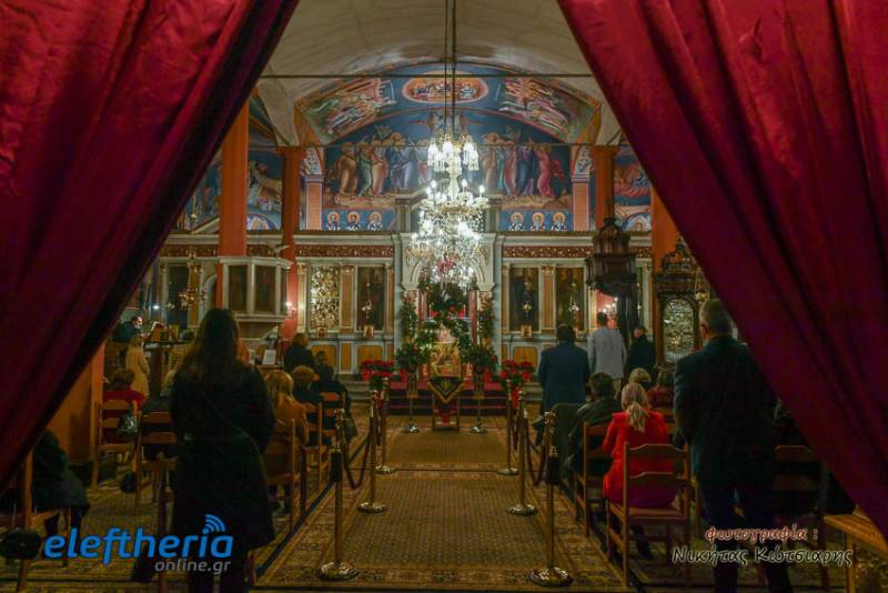 Καλαμάτα: Η χριστουγεννιάτικη Θεία Λειτουργία στον ναό της Ανάληψης (φωτογραφίες)