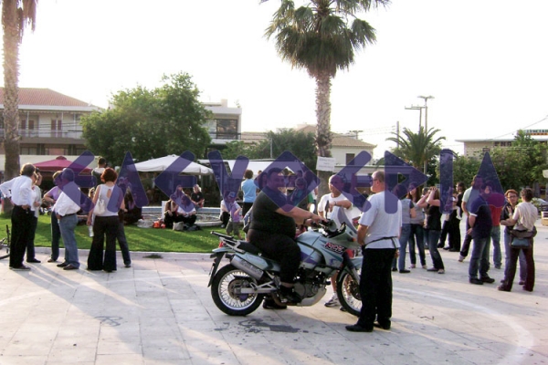 Βίντεο από την συγκέντρωση "Αγανακτισμένων" στην πλατεία Κυπαρισσίας