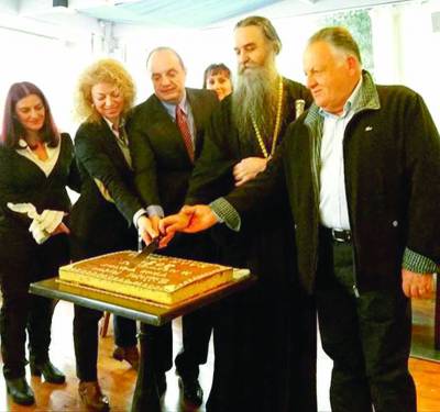 Πίτα στην Κυπαρισσία έκοψαν οι τρίτεκνοι