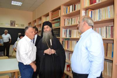 Εγκαινιάστηκε, εν μέσω διαμαρτυριών, η Δημοτική Βιβλιοθήκη Κυπαρισσίας