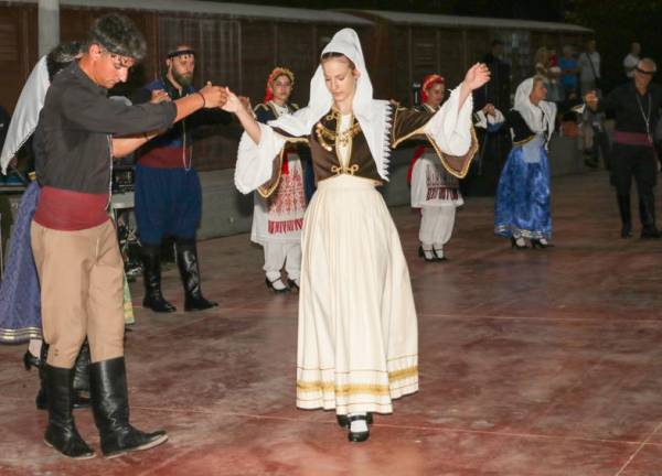 Αντάμωμα παραδοσιακών χορών στην Καλαμάτα με πάνω από 600 συμμετέχοντες