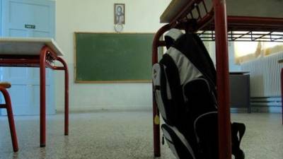 Επίσκεψη Αθανασόπουλου στο δημοτικό σχολείο Πεταλιδίου
