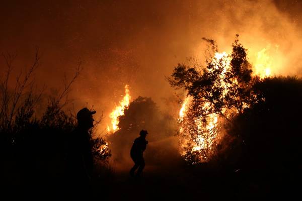 Προς Βαρνάβα, Καπανδρίτι και Σέσι, κινείται η μεγάλη πυρκαγιά