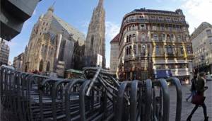 Βιέννη: Αγκυλωτοί σταυροί σε τέμενος πριν από την πρώτη συγκέντρωση του Pegida