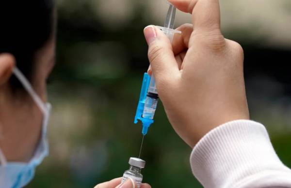 Εμβόλια: Η αργοπορία της εκστρατείας ανοσοποίησης ενδέχεται να κοστίσει τρισ. στο παγκόσμιο ΑΕΠ