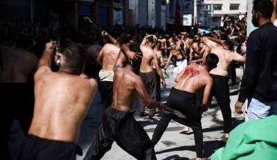 Σιίτες μουσουλμάνοι αναβίωσαν στον Πειραιά το έθιμο του αυτομαστιγώματος