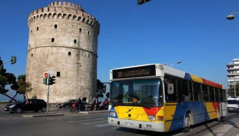 Θεσσαλονίκη: Οδηγός λεωφορείου βρήκε και παρέδωσε σακούλα με 9.000 ευρώ