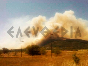 Μεγάλη πυρκαγιά στο Πάπαρη, προς εκκένωση το χωριό
