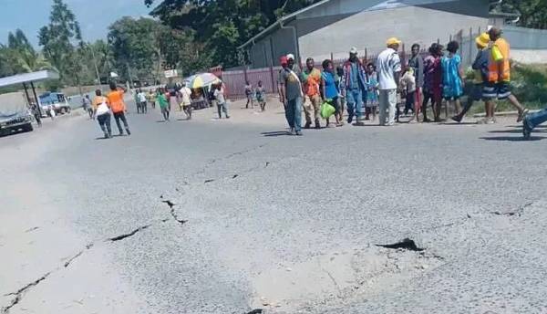 Ισχυρός σεισμός 7,6 Ρίχτερ ταρακούνησε την Παπούα Νέα Γουινέα